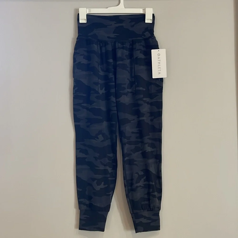 NWT Athleta Salutation Camo Jogger High Rise Fall Athleisure Pilates XS Petite - Picture 4 of 10